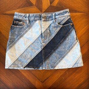 Alice + Olivia denim mini skirt. Size 28, EUC
